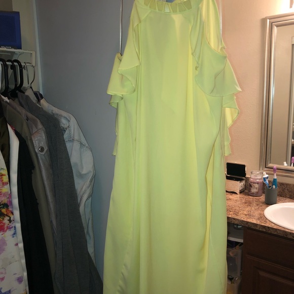 Halter dress - Picture 2 of 7